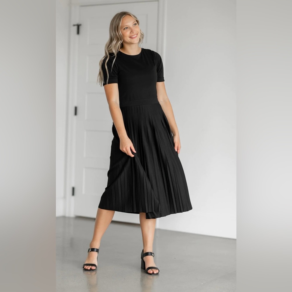 Inherit Co Emersyn Pleated Midi Dress in Black